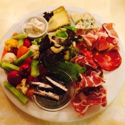 Le Comptoir Demange - La planche découverte , à partager , ou pas !! 16 euros , rien a dire , de bon produits .