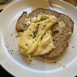 Federal Café - Scrambled eggs with toast
