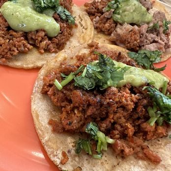 Taqueria Ramirez - Close up. 2 Longaniza and 1 campechano (longaniza and beef ) - Mexican Near Me - Brooklyn, New York Taqueria Ramirez - Close up. 2 Longaniza and 1 campechano (longaniza and beef ) - Mexican Near Me - Brooklyn, New York