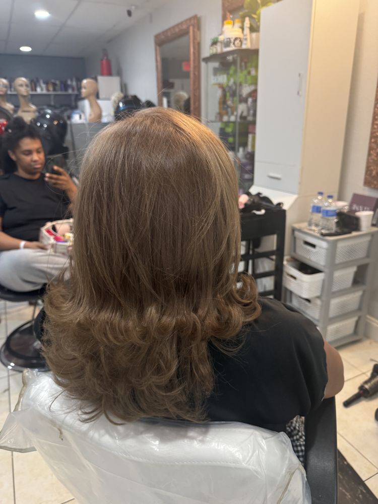 Layered Brown Blowout — hair by Dominican Hairdresser Johanny