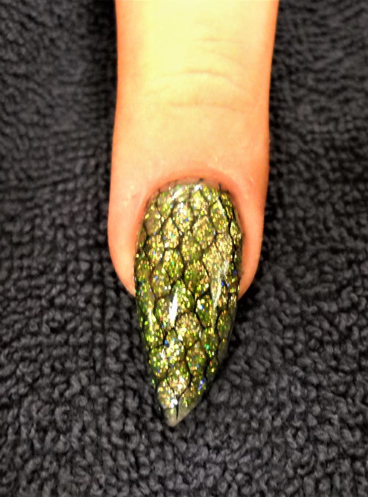 B Nails Logo