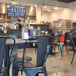 Han's Vietnamese Deli & Boba - Inside of Han's
