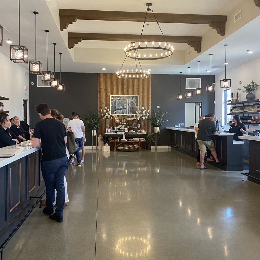 Little Bus Tours - people waiting at the counter - Breweries Near Me - Temecula, California Little Bus Tours - people waiting at the counter - Breweries Near Me - Temecula, California