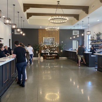 Little Bus Tours - people waiting at the counter - Breweries Near Me - Temecula, California Little Bus Tours - people waiting at the counter - Breweries Near Me - Temecula, California
