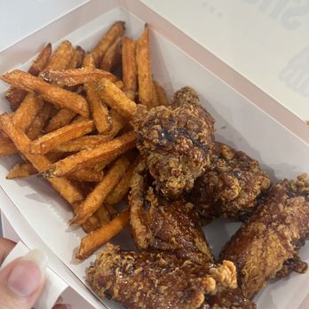 Tsaocaa - Soy garlic chicken wing combo - Bubble Tea Near Me - Tampa, Florida