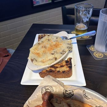 Timothy O'Toole's Pub - Disgusting, old shepherd's pie. Tasted frozen and reheated -- definitely not fresh or a highlight from their menu. - Sports Bars Near Me - Chicago, Illinois