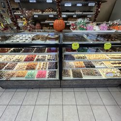 Amici Bakery - Italian Cookie deliciousness. So many options.