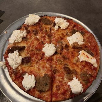 Grainsley's Kitchen + Drinks - Pub Pizza- Taste of Italy - Cocktail Bars Near Me - Warwick, Rhode Island