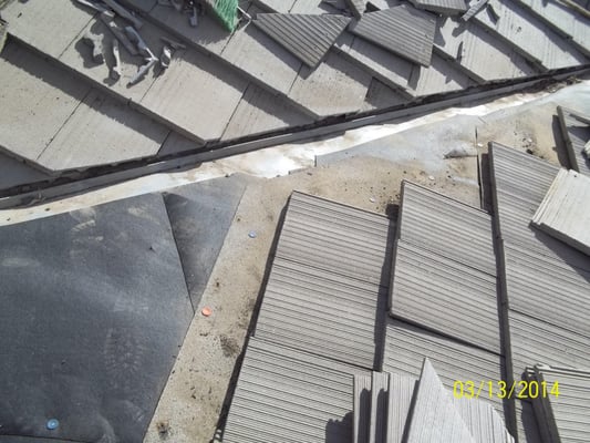 R Wences Roofing Co Logo