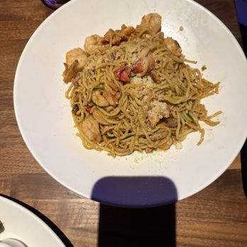 Yard House - Shiitake garlic noodles - New American Near Me - Seattle, Washington