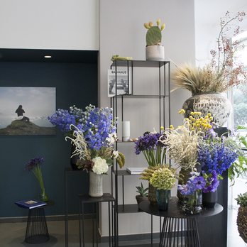Martin Fleurs - La boutique et son petit coin salon. - Florists Near Me - Nice, 06 Martin Fleurs - La boutique et son petit coin salon. - Florists Near Me - Nice, 06