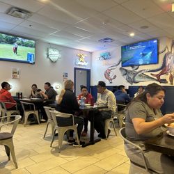 Deckhand Oyster Bar - THEN TO YOUR LITTLE SEAFOOD MARKET SETTING