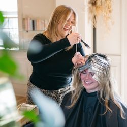 Verde Salon - Mariah performing her foiling magic!