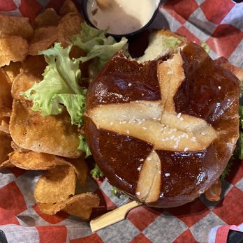 Fish Moon Brewing - Pub burger - Brewpubs Near Me - Rushville, Indiana