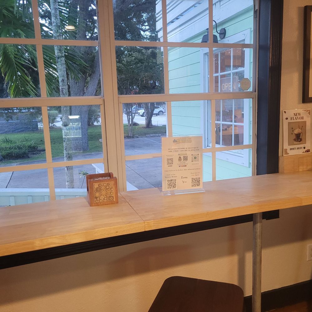 Beeb’s Beans - The table I sat at to enjoy my bagel with cream cheese and two drinks. - Coffee Roasteries Near Me - Sebastian, Florida Beeb’s Beans - The table I sat at to enjoy my bagel with cream cheese and two drinks. - Coffee Roasteries Near Me - Sebastian, Florida