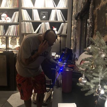 EP Bar - DJ AKIRA - Whiskey Bars Near Me - Honolulu, Hawaii