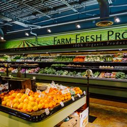 Rollin' Oats Market - 100% Organic Produce Section