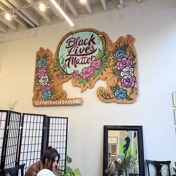 Studio Noir - Waiting area - Tattoo Near Me - Oakland, California Studio Noir - Waiting area - Tattoo Near Me - Oakland, California