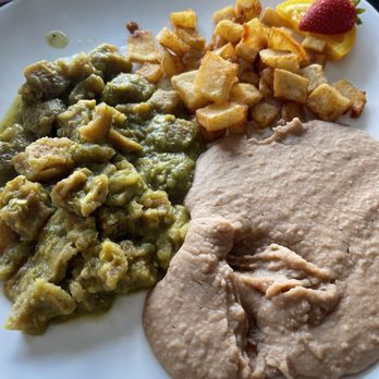 Aceituno’s Mexican Restaurant - Chicharones verde, fried potatoes, and beans - Mexican Near Me - Galveston, Texas