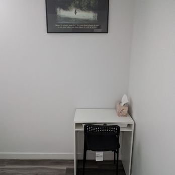 AirBnB - Mini desk with chair in the bedroom - Vacation Rentals Near Me - Colorado Springs, Colorado AirBnB - Mini desk with chair in the bedroom - Vacation Rentals Near Me - Colorado Springs, Colorado