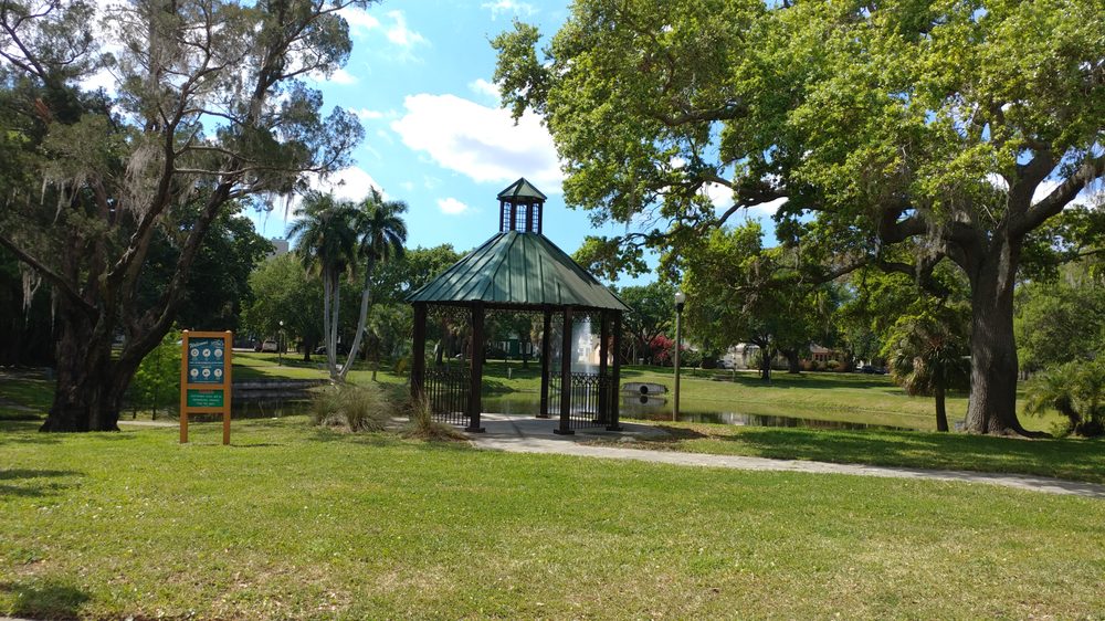 Round Lake Park Parks 626 5th St N St Petersburg Fl Yelp