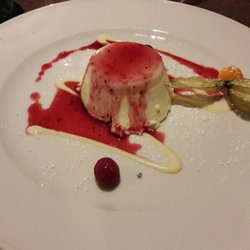 Ristorante Mezzaluna - Perfekter Abschluss "hausgemachte Panna Cotta"
