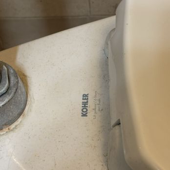 Pinocchio's Pizza - Women's bathroom - Pizza Near Me - Pasadena, California