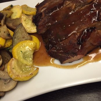 Robe Rouge - Porc avec legumes - Wine Bars Near Me - Paris, 75 Robe Rouge - Porc avec legumes - Wine Bars Near Me - Paris, 75