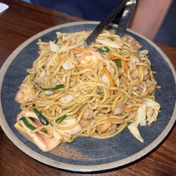 Le Sia - Seafood Lo Mein - Chinese Near Me - New York, New York