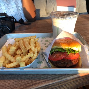 Shake Shack Southlake - TX - Mushroom Burger with Fries and Shake - Fast Food Near Me - Southlake, Texas Shake Shack Southlake - TX - Mushroom Burger with Fries and Shake - Fast Food Near Me - Southlake, Texas