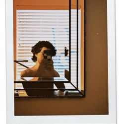 Luxe - Selfie in the facial room