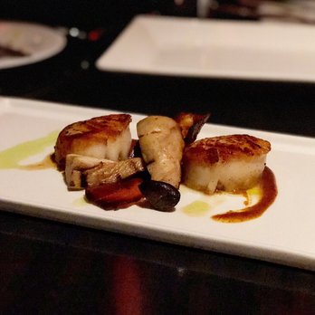 21 Club - Seared Scallops - Yellow pepper coulis, grilled asparagus, oyster mushroom, lemon balm - Seafood Near Me - Niagara Falls, Ontario 21 Club - Seared Scallops - Yellow pepper coulis, grilled asparagus, oyster mushroom, lemon balm - Seafood Near Me - Niagara Falls, Ontario