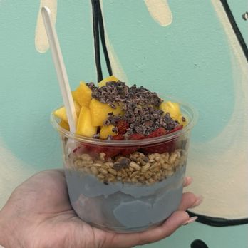 Sweet Hula - Medium bowl with blue majik spirulina as the base, topped with granola, strawberries, mango, pineapple, and cacao nibs - Acai Bowls Near Me - Kihei , Hawaii Sweet Hula - Medium bowl with blue majik spirulina as the base, topped with granola, strawberries, mango, pineapple, and cacao nibs - Acai Bowls Near Me - Kihei , Hawaii