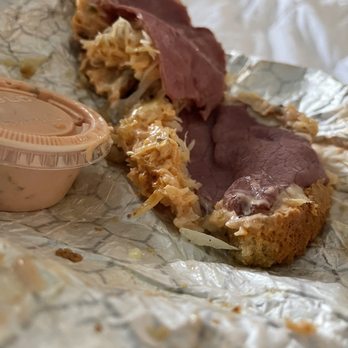 Jay's Delicatessen - Half Reuben, good rye, could do with an extra slice of meat. 1000 island needs a touch of work, may be an off batch. - Delis Near Me - Greensboro, North Carolina