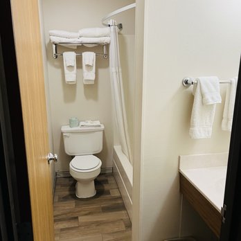 Super 8 by Wyndham Wall - Hotels Near Me - Wall, South Dakota