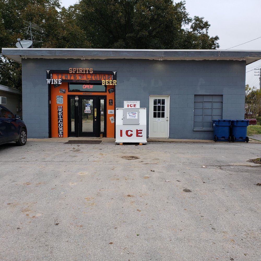 TINY’S LIQUOR STORE Updated August 2024 110 W Chicago Ave, Yale