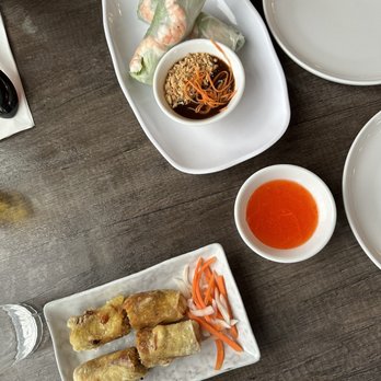 Pho 90 - Cold shrimp rolls and vegetarian rolls - Vietnamese Near Me - Toronto, Ontario