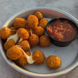 Panko mozzarella bites