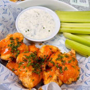 Earls Kitchen + Bar - Cauliflower wings - Cocktail Bars Near Me - Plano, Texas
