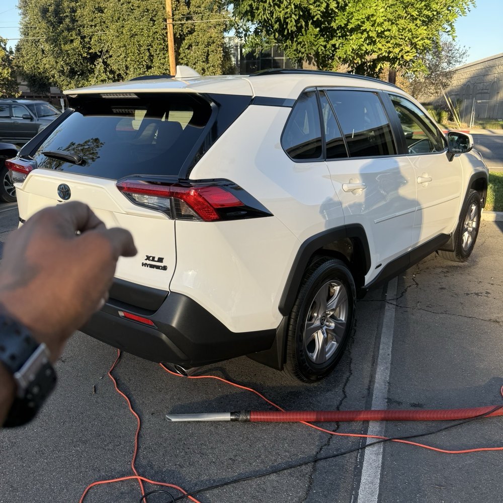 Detailed white Toyota rav4