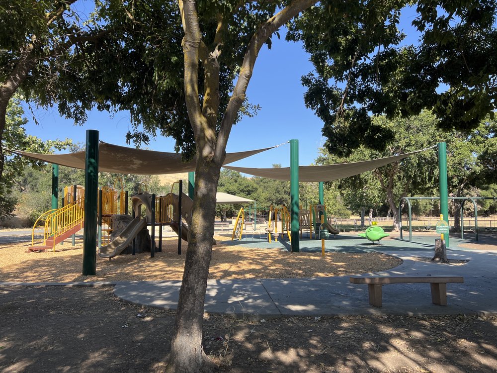 Metcalf Park Logo
