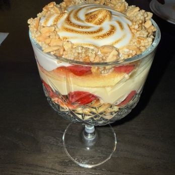 Hell's Kitchen - Full view of strawberry truffle cake - Cocktail Bars Near Me - Funner, California