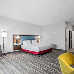 Hampton Inn & Suites Mount Pleasant - Guest room