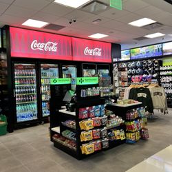 Hudson News - Snacks and beverages
