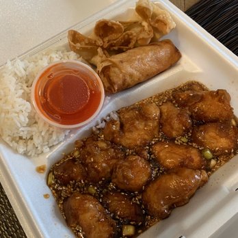 Gaslight Kitchen - Sesame chicken lunch special. - Chinese Near Me - East Grand Rapids, Michigan Gaslight Kitchen - Sesame chicken lunch special. - Chinese Near Me - East Grand Rapids, Michigan