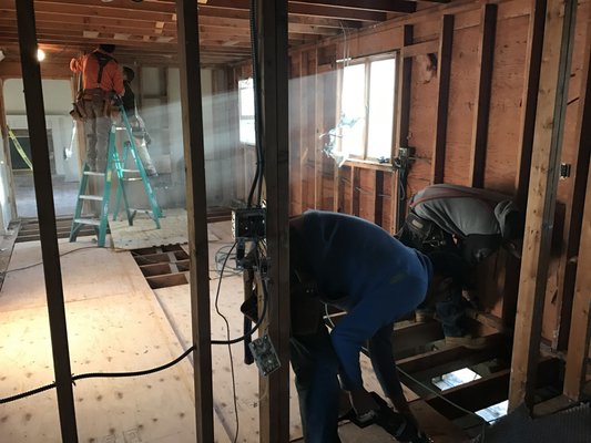 Plumbing & Heating 4 U Logo