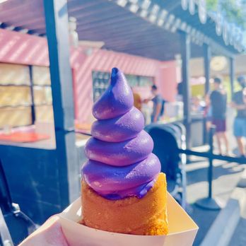 Omg Squee - Obe with custard in a Taiyaki. (I hope I got that correct!) Choose your own adventure! - Desserts Near Me - Austin, Texas