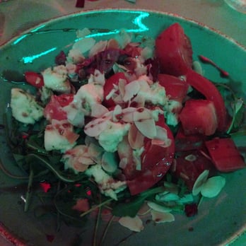 Het Sieraad - Voorgerecht tijdens edel. Salade van rucola, tomaatjes, blauwe kaas en amandelschaafsel. - Venues & Event Spaces Near Me - Amsterdam, New Hampshire Het Sieraad - Voorgerecht tijdens edel. Salade van rucola, tomaatjes, blauwe kaas en amandelschaafsel. - Venues & Event Spaces Near Me - Amsterdam, New Hampshire