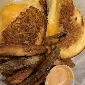 Green Rock Tavern - Grilled Cheese - Pubs Near Me - Philadelphia, Pennsylvania