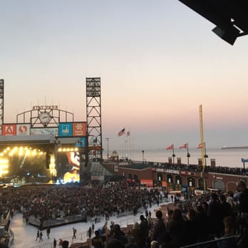 Oracle Park - Sunset! Best view! Love this place. - Stadiums & Arenas Near Me - San Francisco, California
